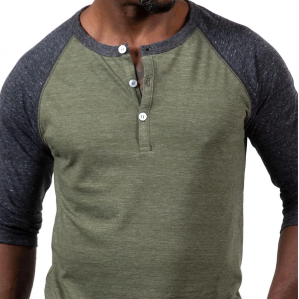 Blade + Blue Raglan Henley Men’s Size Medium